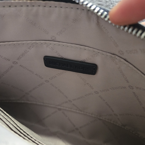 Michael Michael Kors Jetset travel extra large zip, clutch NEW WITHOUT TAGS - Picture 9 of 9